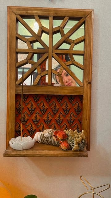 ایینه سنتی همراه فرش دستباف